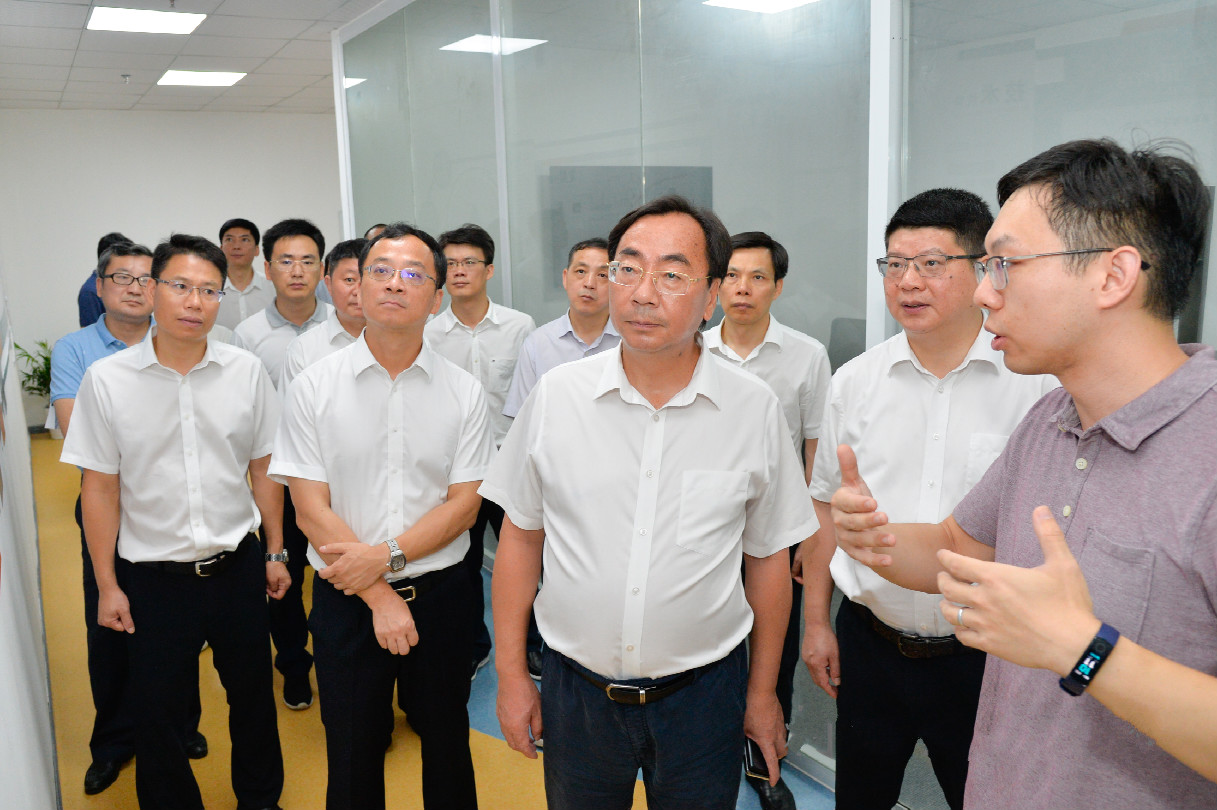 馬衛(wèi)光調研浙江紹興人才創(chuàng)業(yè)園入駐企業(yè)紹興橙氧科技有限公司_meitu_4.jpg